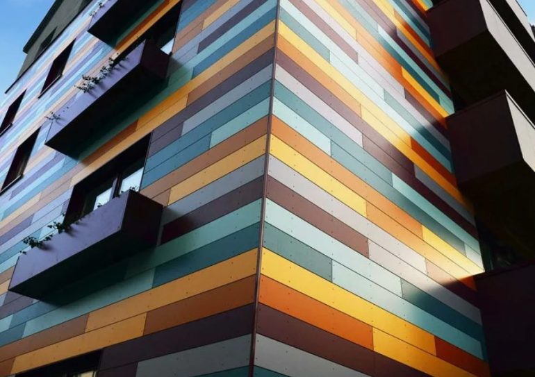 Почему композитные панели из переработанного пластика служат дольше обычных материалов